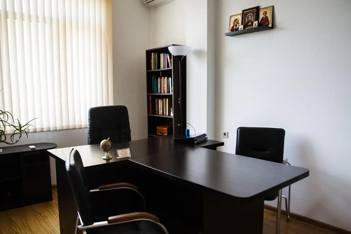 彼の沈黙に不安を感じる時の心の対処法